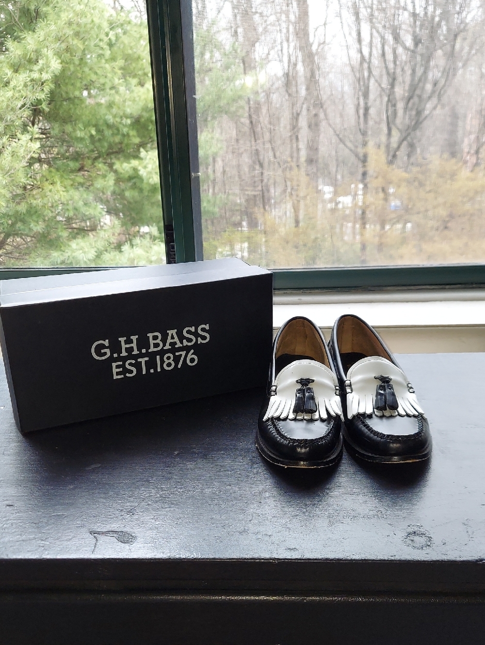 G.H. Bass Size 9.5 Black Loafers with Tassel & White Kiltie
